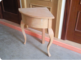 Mueble rinconera de estilo cabriolé